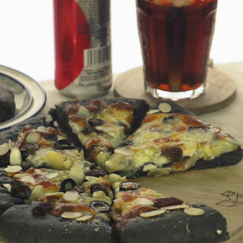 Bước 7 Thành phẩm Pizza tinh than tre - Pizza Gorgonzola