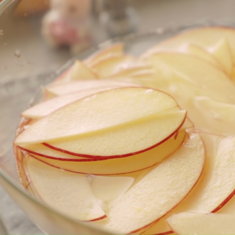 Bước 7 Trang trí mặt bánh Cheesecake táo không cần lò nướng