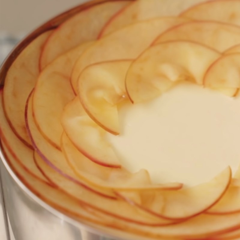 Bước 7 Trang trí mặt bánh Cheesecake táo không cần lò nướng
