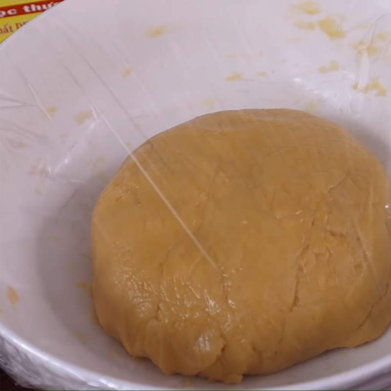 Bước 5 Trộn bột bánh Bánh trung thu đậu xanh trứng muối sầu riêng bằng nồi cơm điện