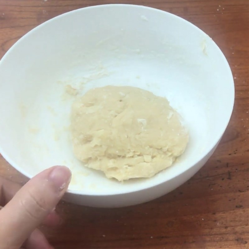 Bước 1 Trộn bột bánh Bánh tai heo bằng nồi chiên không dầu