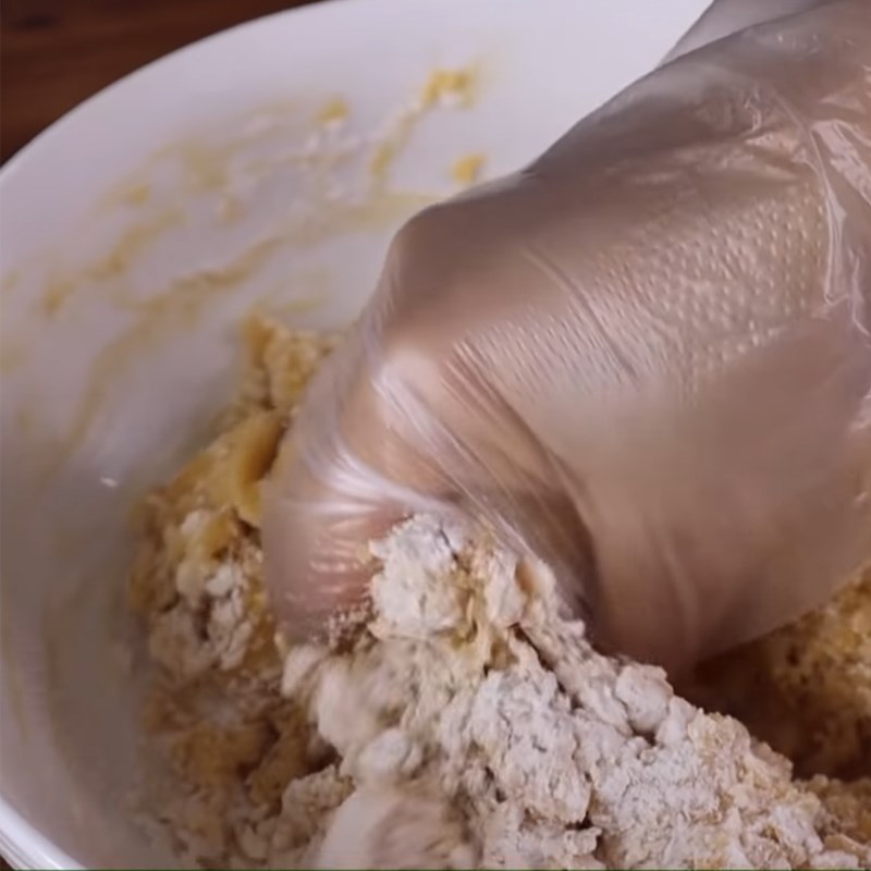 Bước 5 Trộn bột bánh Bánh trung thu đậu xanh trứng muối sầu riêng bằng nồi cơm điện