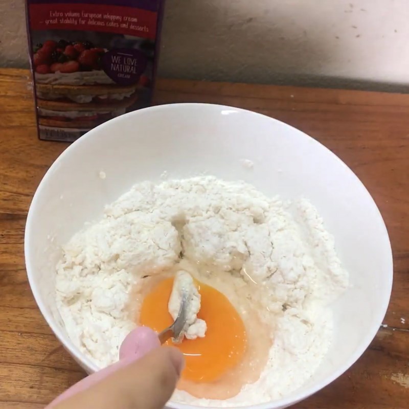 Bước 1 Trộn bột bánh Bánh mì Hokkaido Nhật Bản bằng nồi chiên không dầu