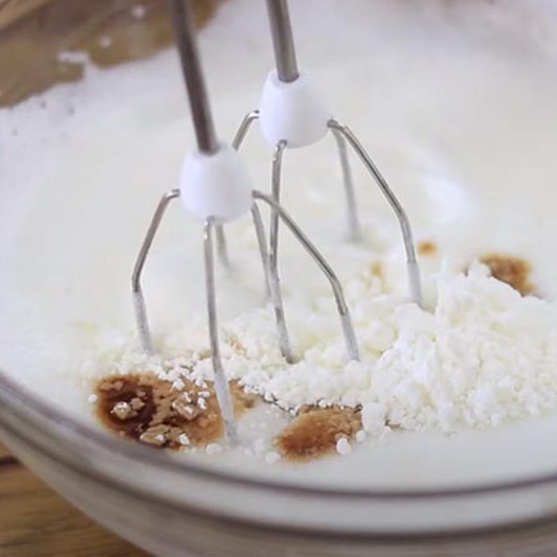 Bước 2 Trộn bột bánh Bánh mì mây - bánh bông lan mây