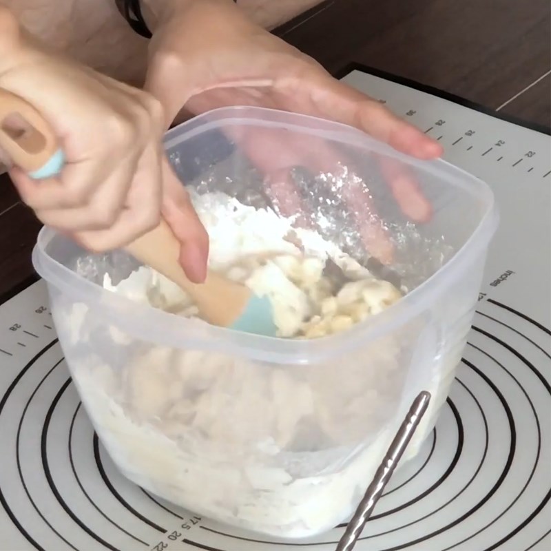 Bước 1 Trộn bột bánh Bánh mì cá sấu