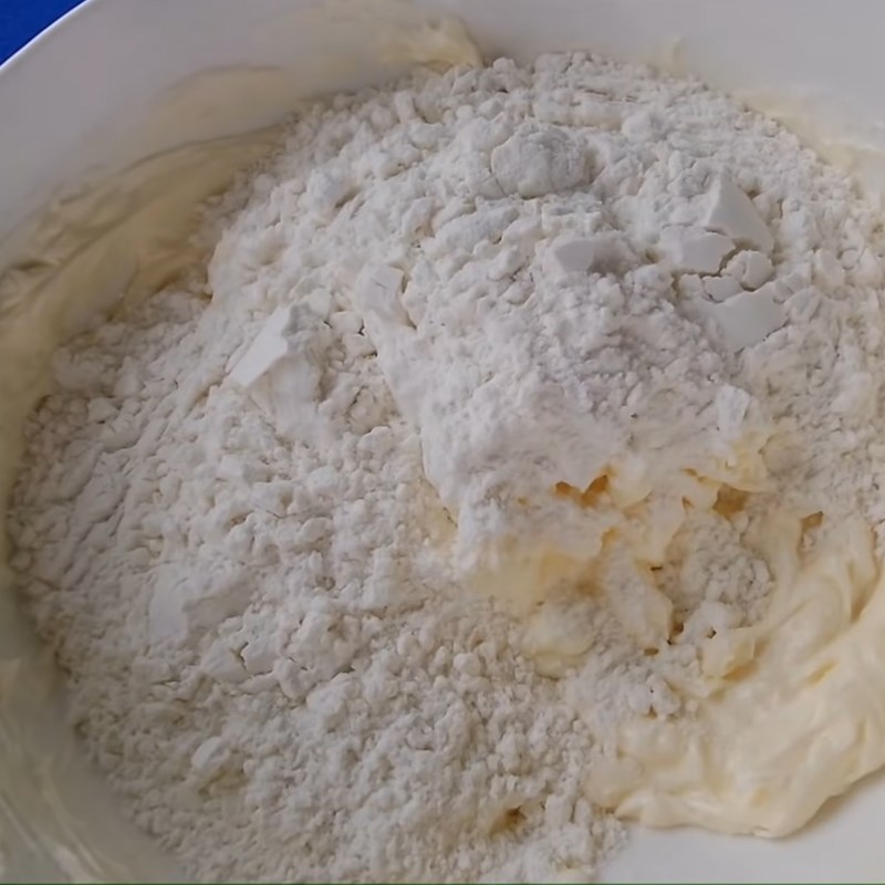 Bước 5 Trộn bột bánh Bánh quy cuộn mứt dứa