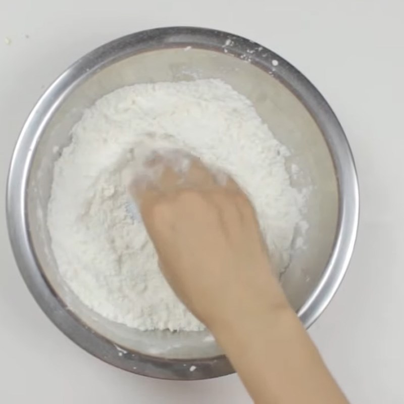 Bước 2 Trộn bột bánh Bánh trung thu dẻo lạnh lá dứa sữa nhân sầu riêng