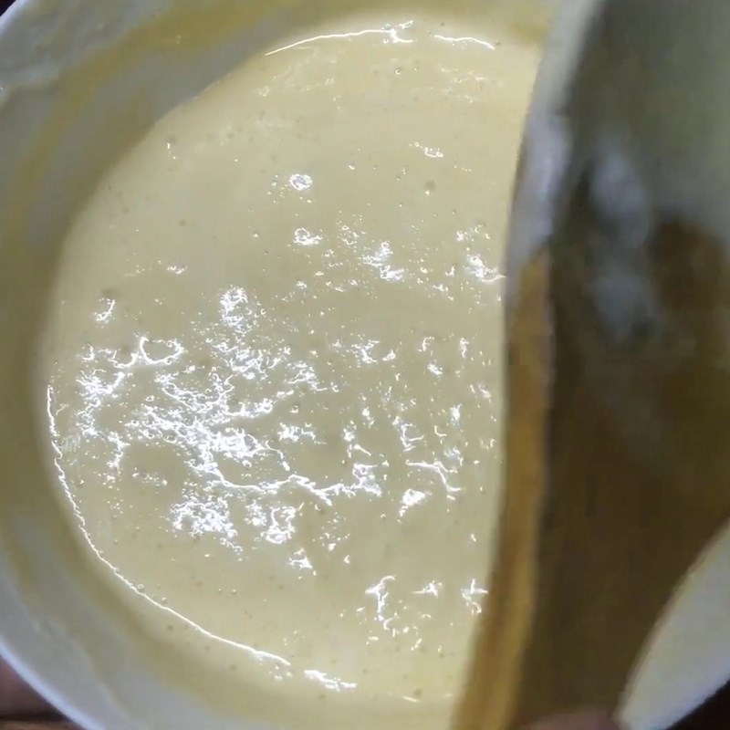 Bước 2 Trộn bột bánh với lòng trắng trứng Bánh bông lan sữa chua táo bằng nồi chiên không dầu