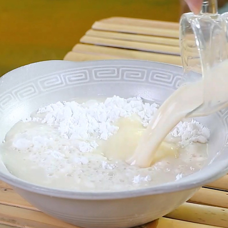 Bước 1 Trộn hỗn hợp sữa đậu nành Tàu hũ dẻo nước cốt dừa
