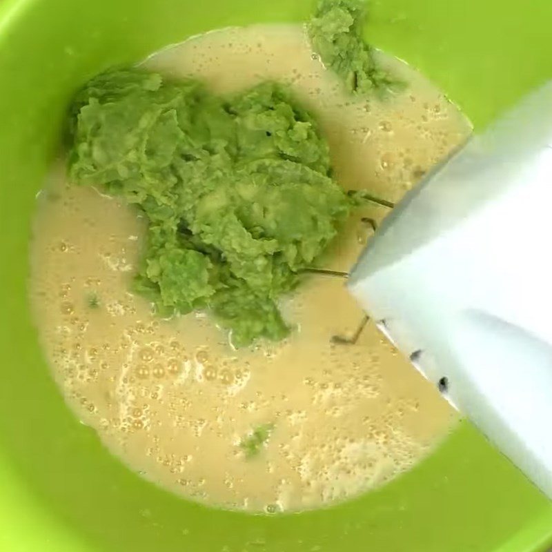 Bước 2 Trộn hỗn hợp trứng Bánh cupcake bơ socola