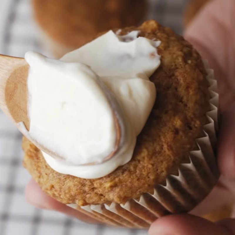 Bước 5 Trộn kem phô mai Muffin cà rốt