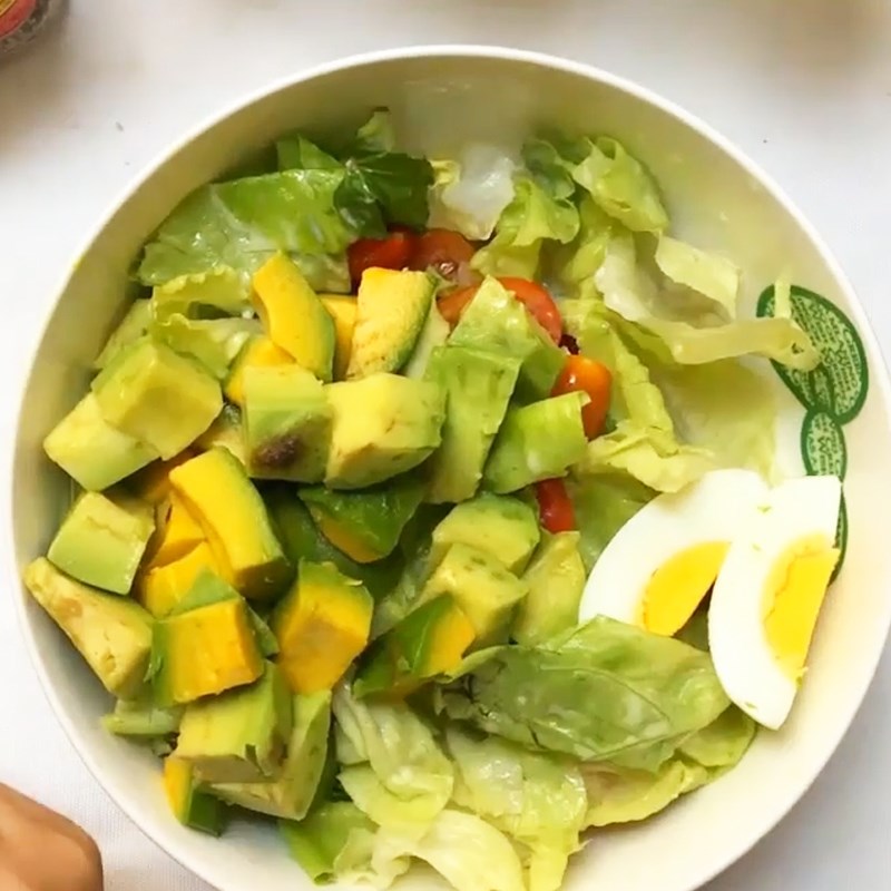 Bước 4 Trộn salad Salad bơ trứng gà