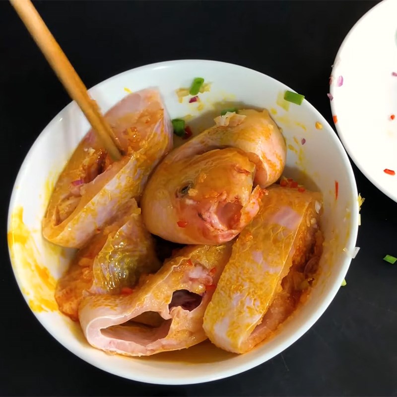 Bước 2 Ướp cá Cá diêu hồng kho tiêu