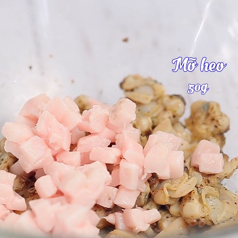 Bước 3 Ướp nhân chả Chả ngao (nghêu) chiên giòn