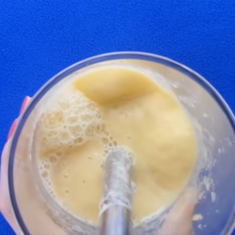 Bước 1 Xắt và xay dứa Bánh quy cuộn mứt dứa