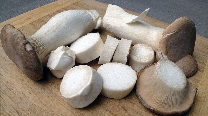 Chọn nấm mèo đùi con gà ngon