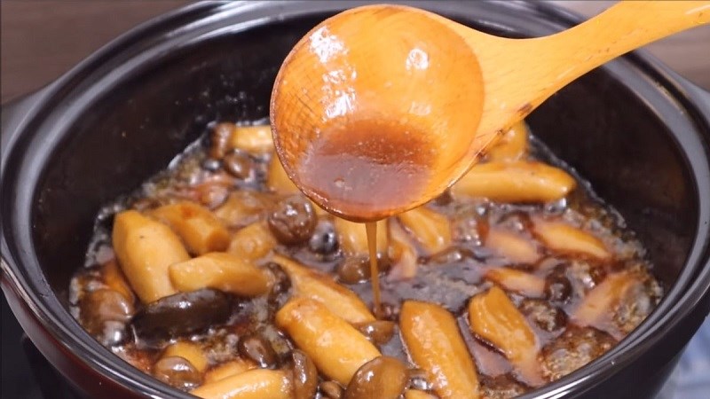 Nấm đùi con kê kho tiêu cùng kho me