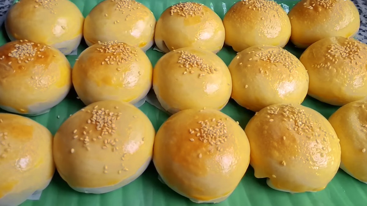 Cách làm bánh pía nhân khoai môn thơm ngon dễ làm cho Tết Trung Thu