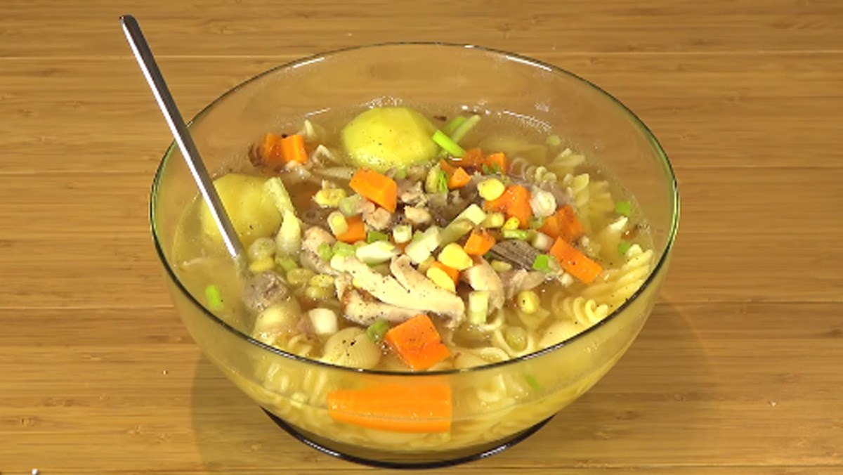 Bí quyết Cách nấu súp nui gà xé Đậm đà, thơm ngon, hấp dẫn cho bữa cơm gia đình