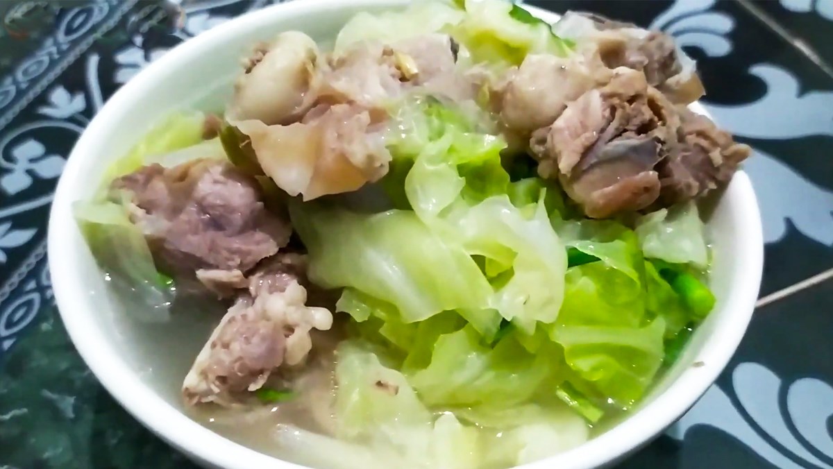 Canh bắp cải hầm xương