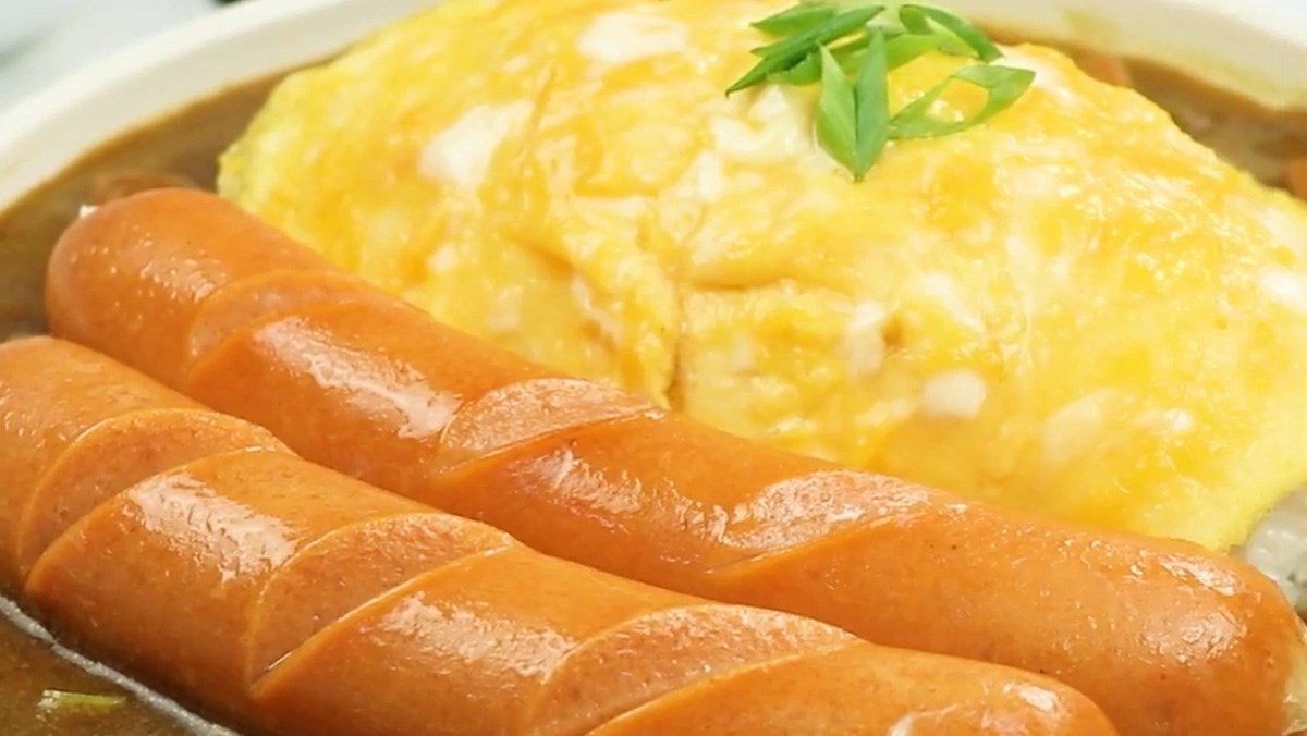 Cơm cà ri xúc xích