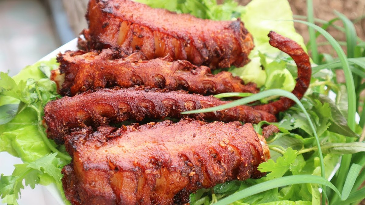Đuôi heo chiên nước mắm