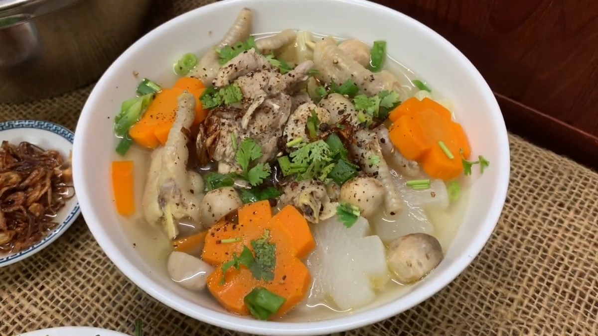 Nui xương heo chân gà