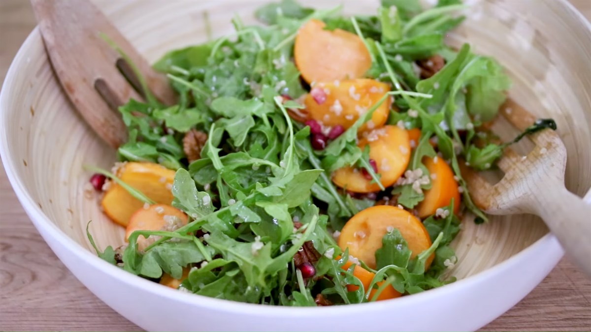 Salad hồng giòn lựu hồ đào