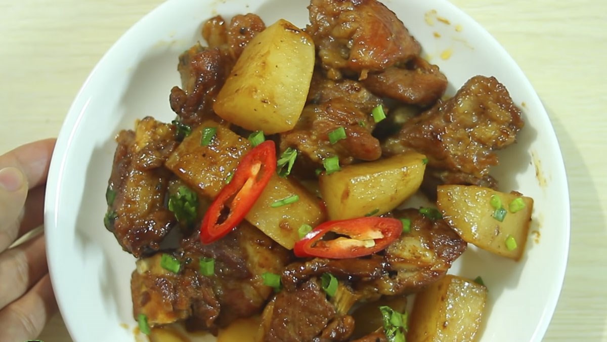 Sườn kho củ cải