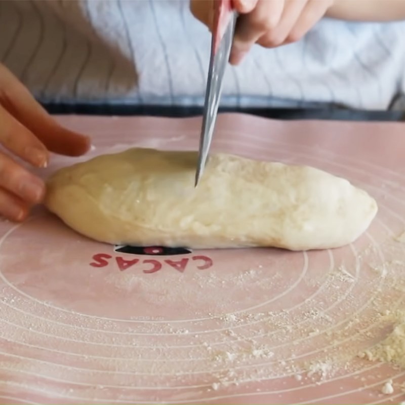 Bước 5 Cán và tạo hình bánh Bánh tiêu nhân đậu xanh dừa