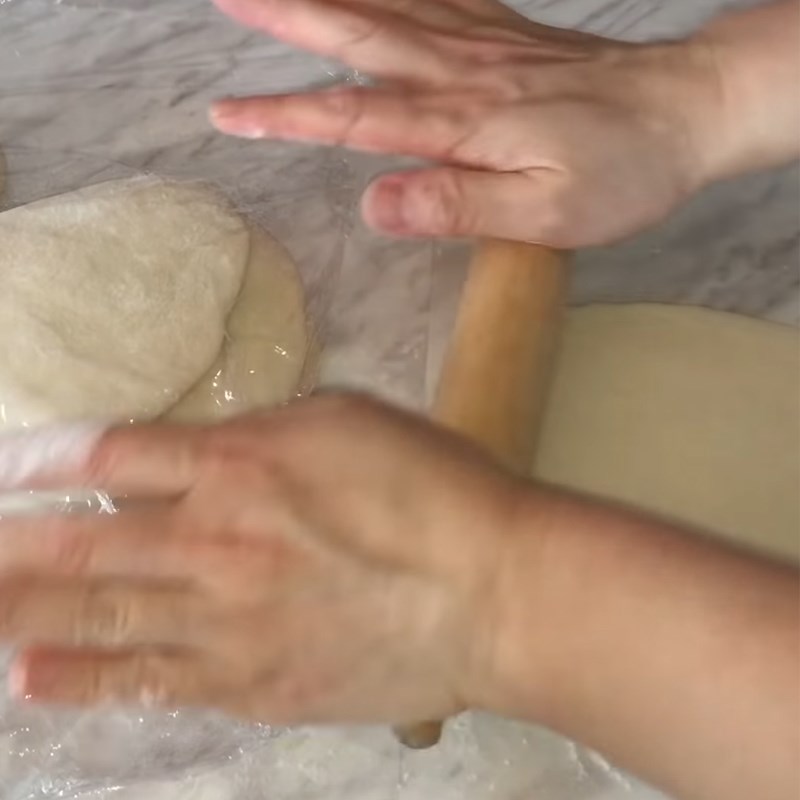 Bước 6 Chia bột và tạo hình bánh Bánh bao lá dứa sữa dừa nhân khoai môn