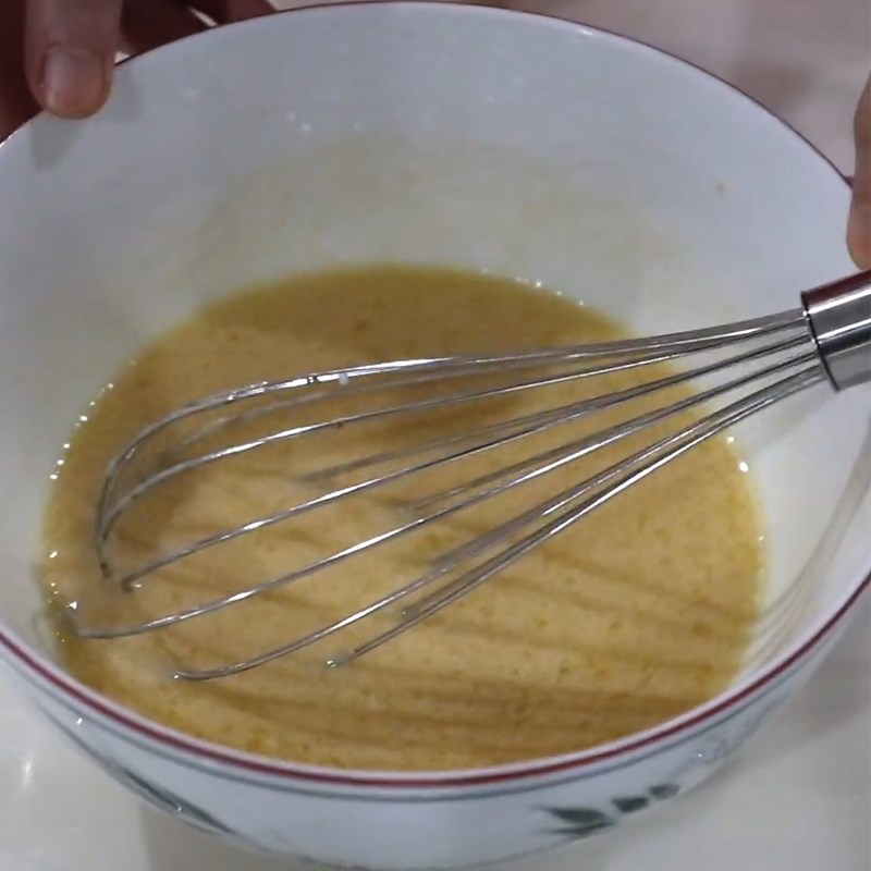 Bước 1 Đánh hỗn hợp trứng Bánh mì yến mạch chuối vị trà xanh