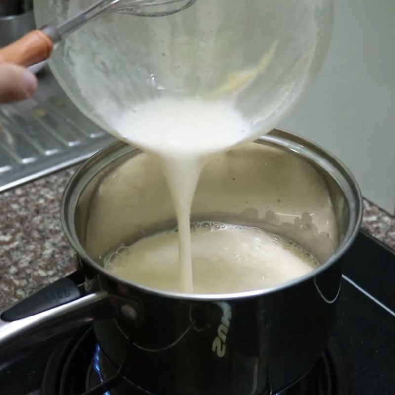 Bước 3 Đun nóng hỗn hợp socola sữa Bánh rán doremon nhân socola