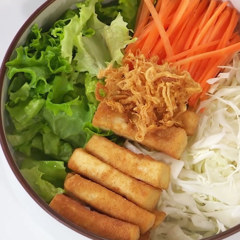 Bước 4 Hoàn thành món ăn Salad đậu hũ chiên