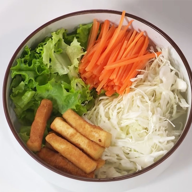 Bước 4 Hoàn thành món ăn Salad đậu hũ chiên