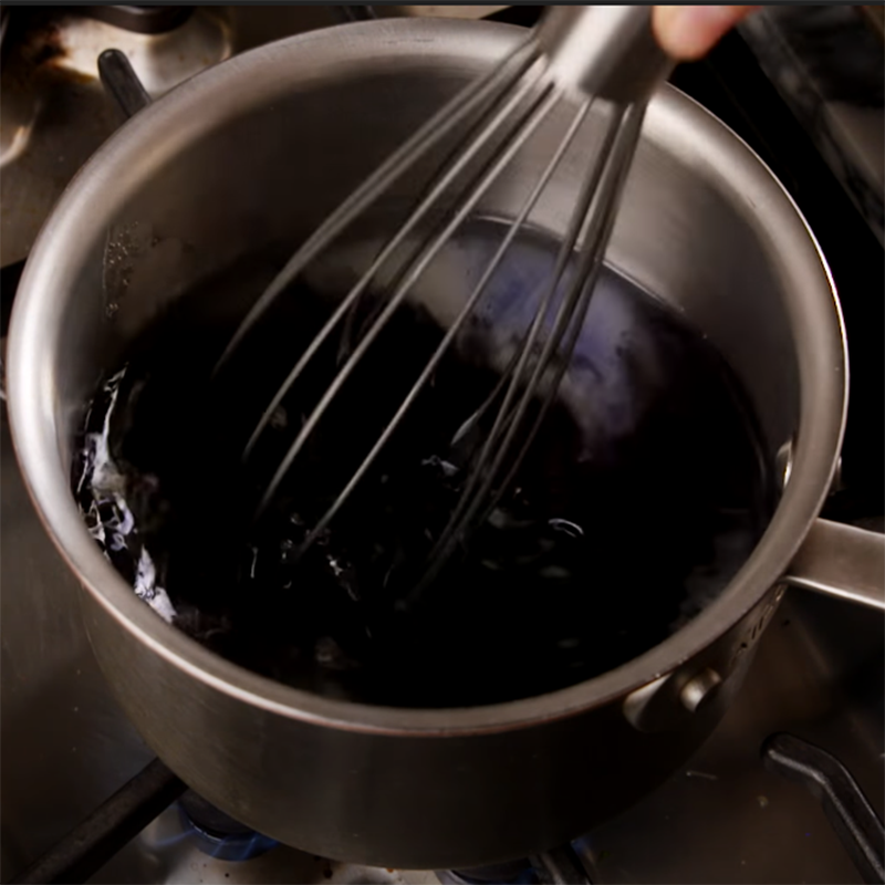 Bước 1 Làm hỗn hợp đường Táo độc bọc đường