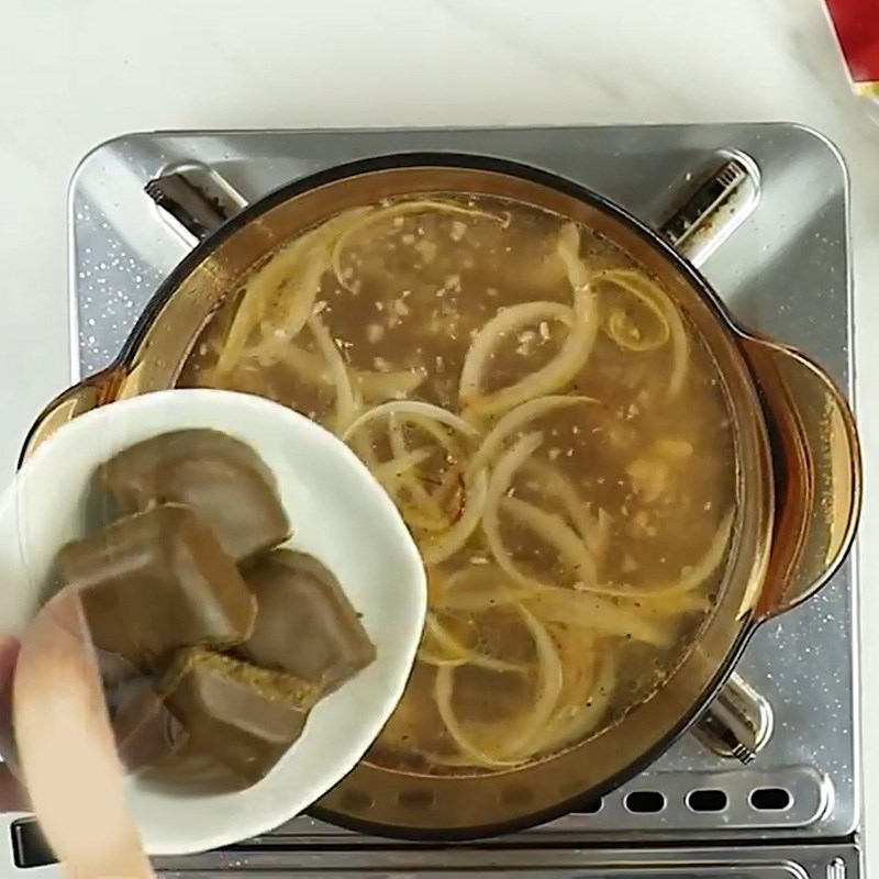 Bước 3 Nấu cà ri Cơm cà ri xúc xích