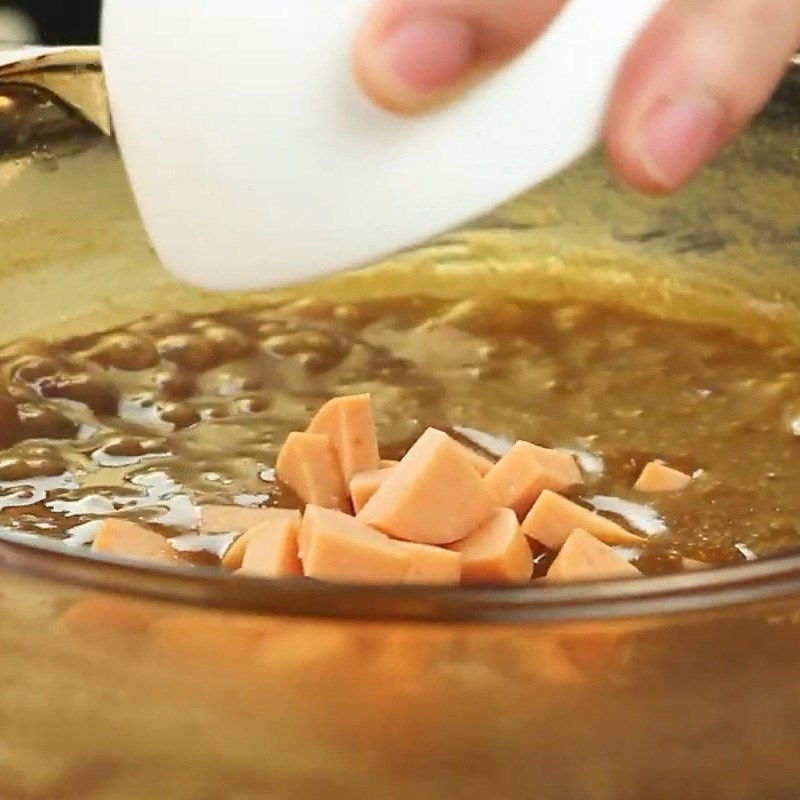 Bước 3 Nấu cà ri Cơm cà ri xúc xích