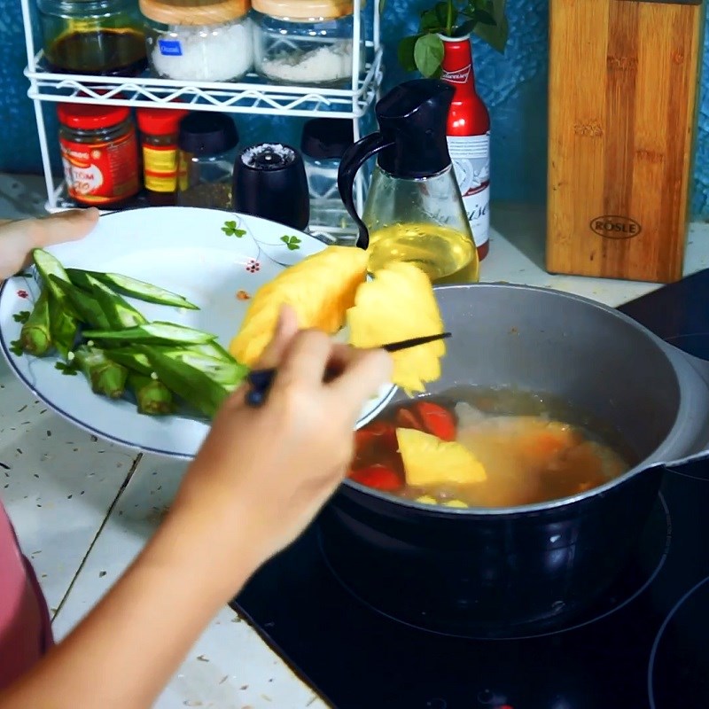 Bước 5 Nấu canh Canh chua cá bớp nấu dứa