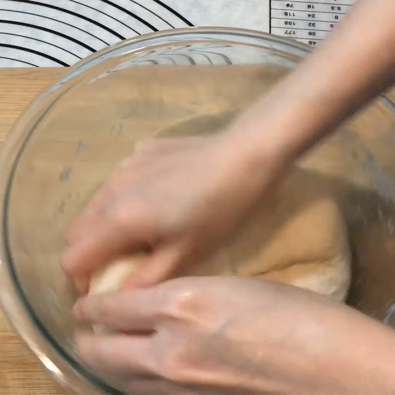 Bước 4 Nhào và ủ bột Bánh bao nhân đậu đen