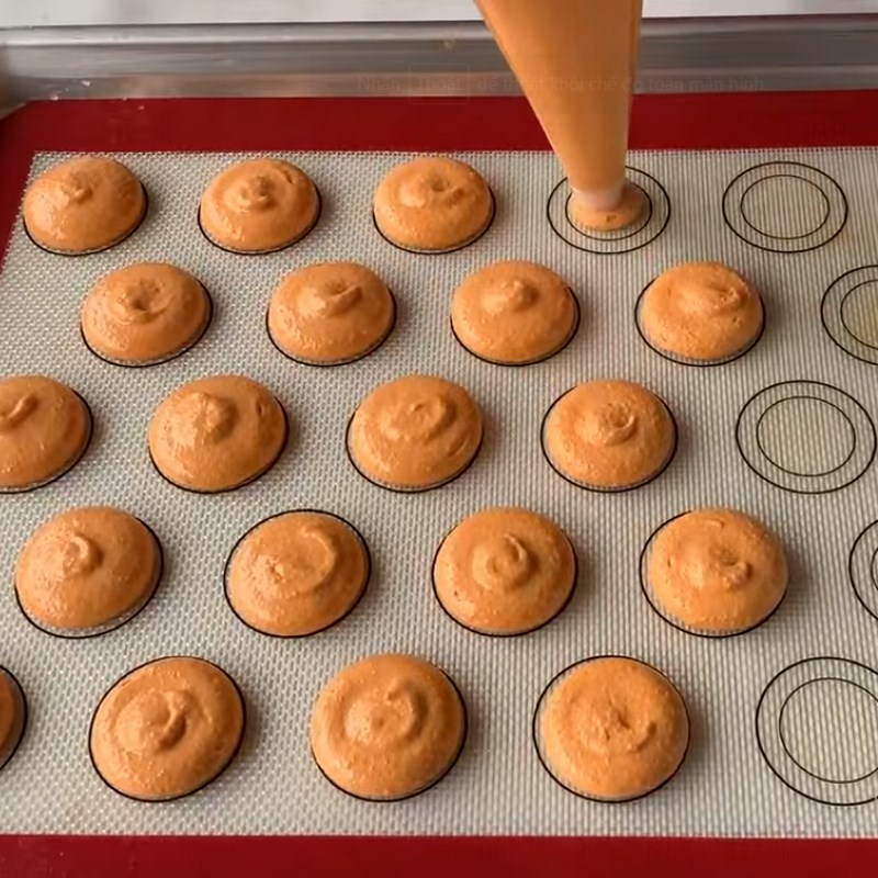 Bước 4 Nướng vỏ bánh Bánh macaron bí đỏ phô mai