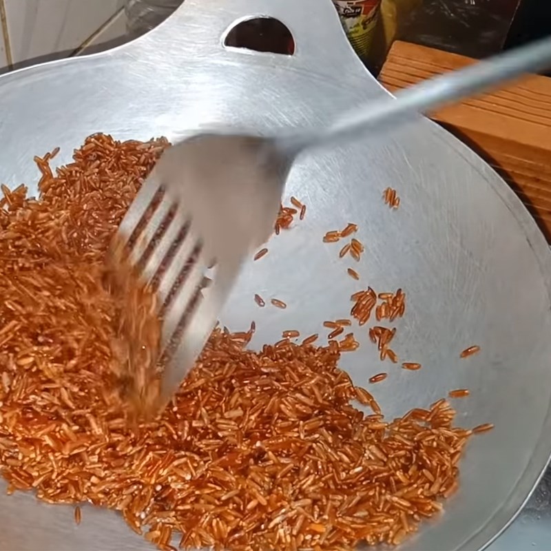 Bước 1 Rang gạo lứt Bánh chuối gạo lứt hấp
