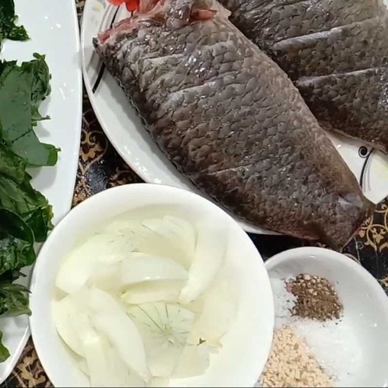 Bước 1 Sơ chế cá rô Canh cá rô rau ngót