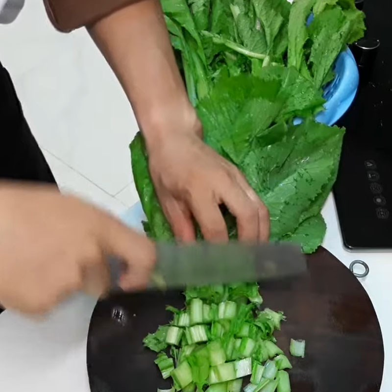 Bước 2 Sơ chế cải bẹ xanh Canh cá rô rau củ cải
