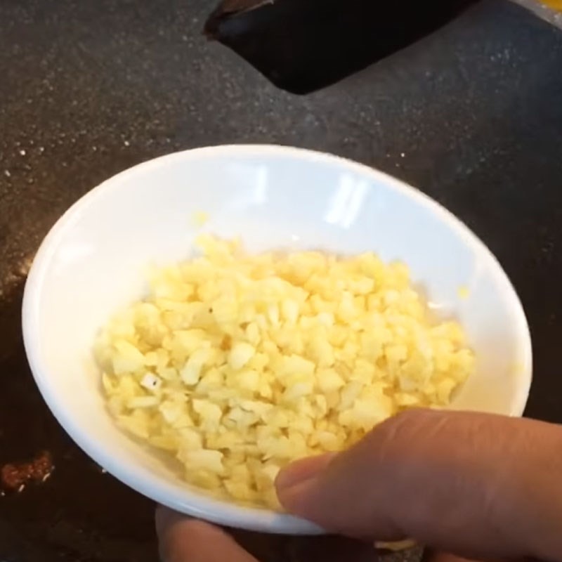 Bước 3 Sơ chế nguyên liệu Cồi sò điệp xào măng tây