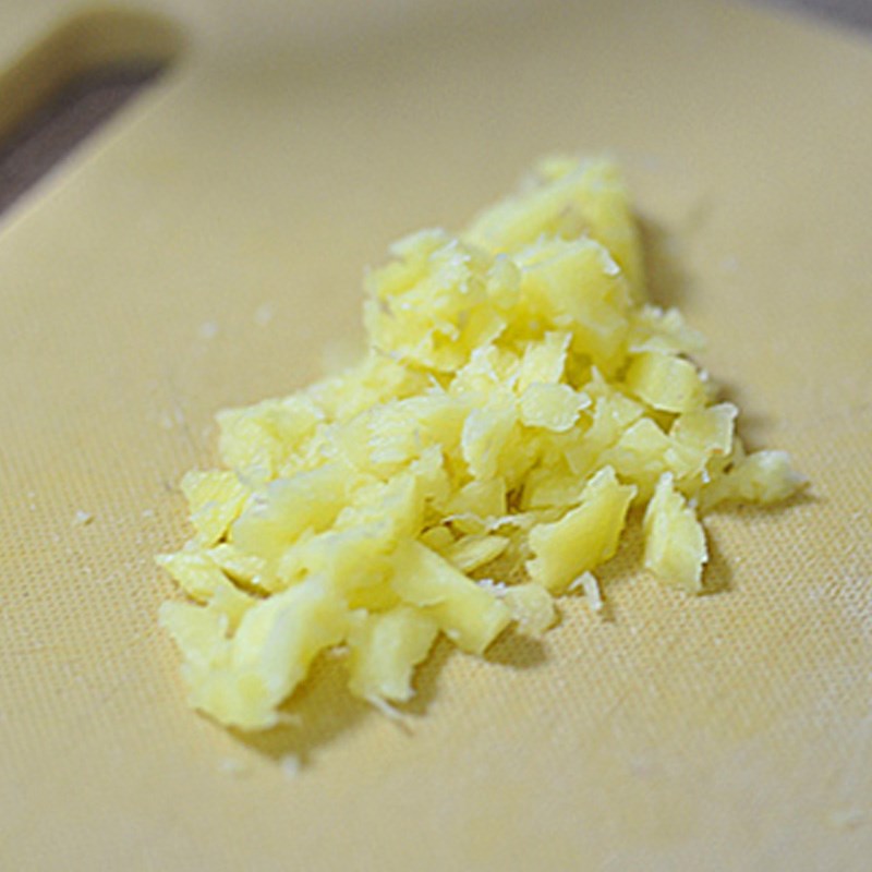 Bước 1 Sơ chế nguyên liệu Cơm cà ri xúc xích