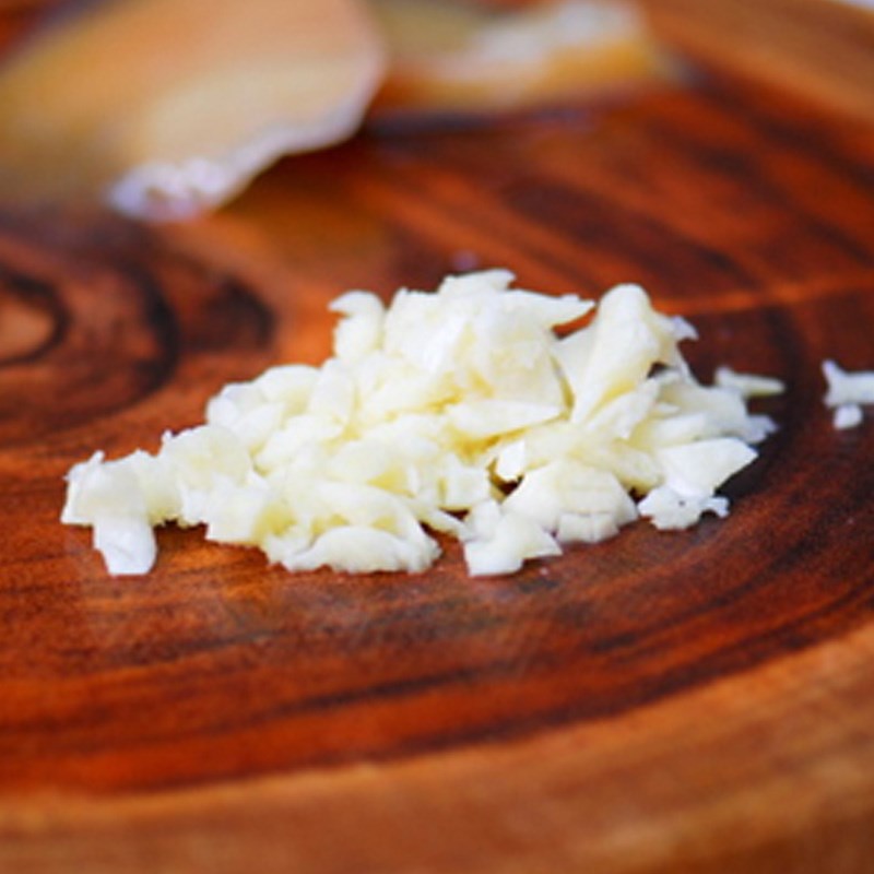 Bước 1 Sơ chế nguyên liệu Cơm cà ri xúc xích