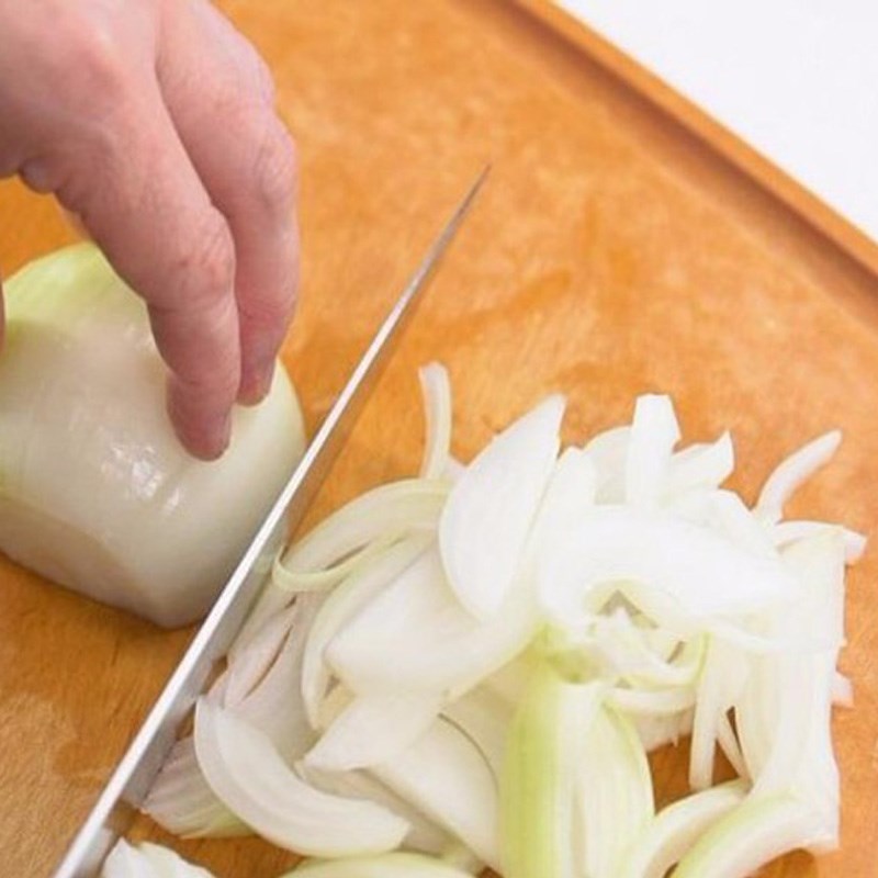 Bước 1 Sơ chế nguyên liệu Cơm cà ri xúc xích