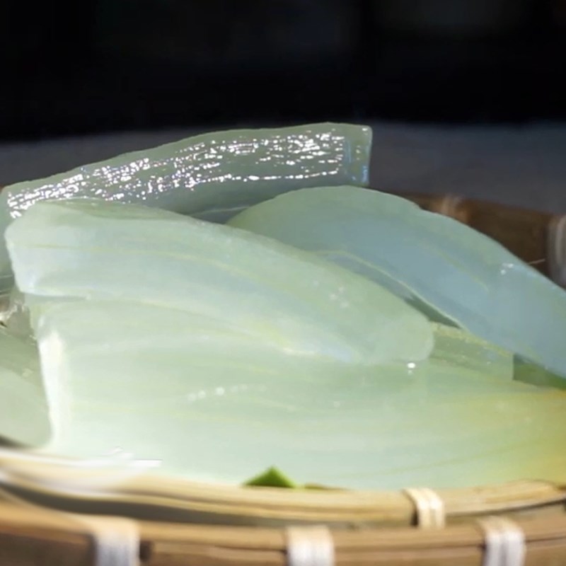 Step 3 Prepare the aloe vera Aloe vera soup with shrimp