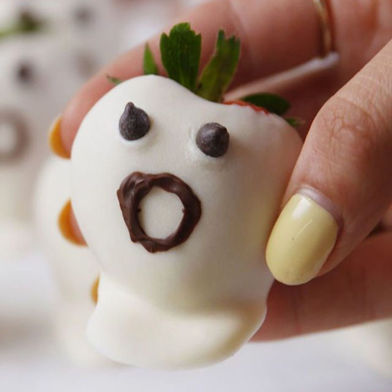 Bước 3 Thành phẩm Dâu tây bóng ma bọc socola